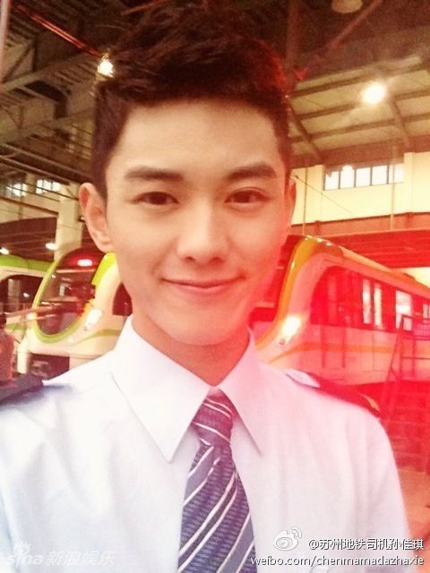 苏州最帅地铁司机孙佳琪走红 大量生活私照曝光