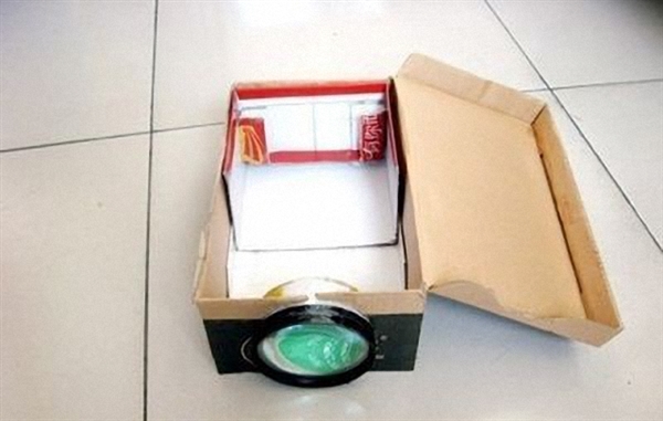 教程：牛人花10元钱自制手机投影仪