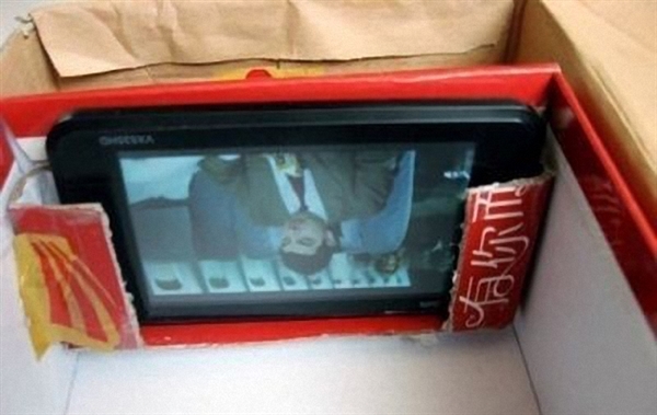 教程：牛人花10元钱自制手机投影仪