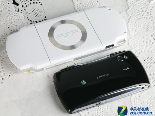 史上最强游戏手机 索尼爱立信Z1i/PSP对比 