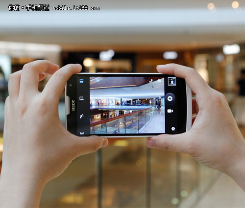 1300万拍摄神器 七喜Q7四核智能机999元