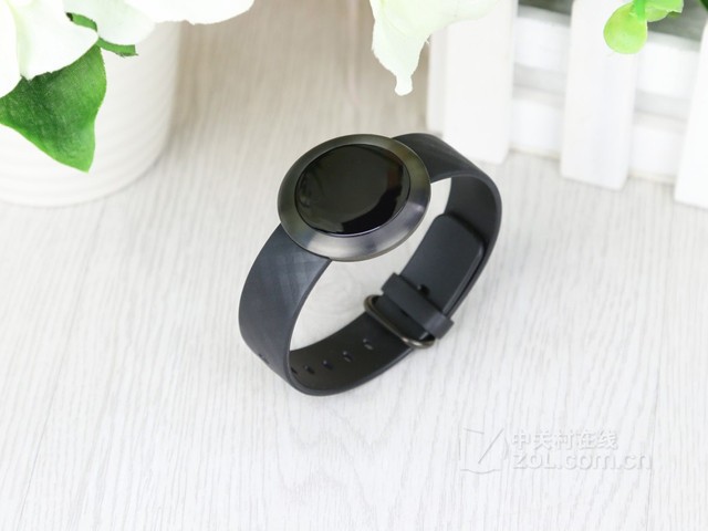 图为:华为荣耀手环zero