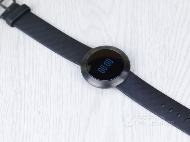 图为:华为荣耀手环zero