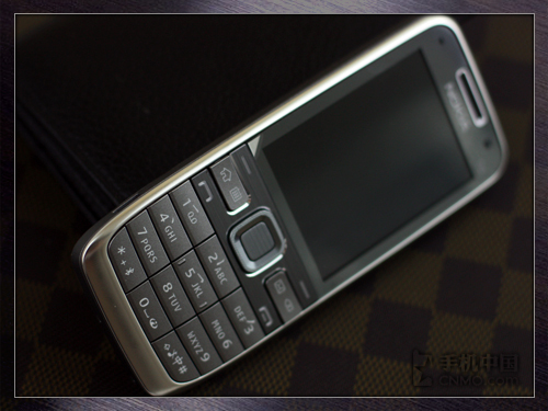 600MHz商务小强 超薄S60诺基亚E52评测 