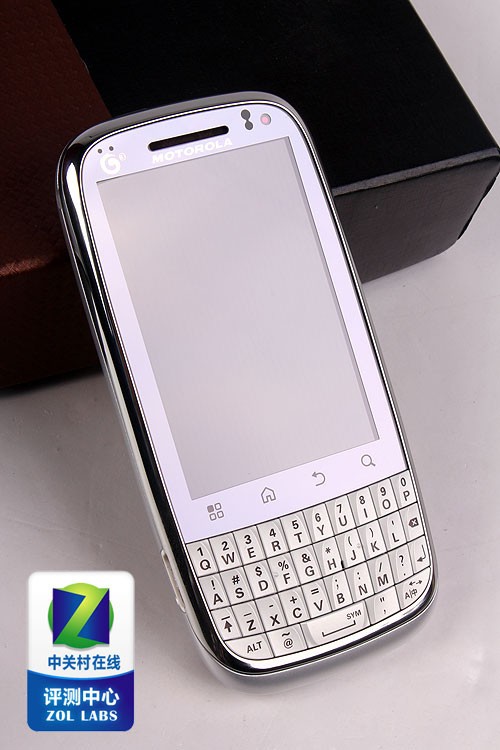 触屏全键盘配OMS2.5 摩托罗拉MT620评测 