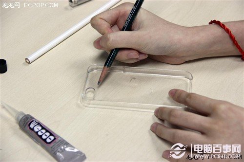 给iPhone做件衣裳 diy水钻手机壳教程 