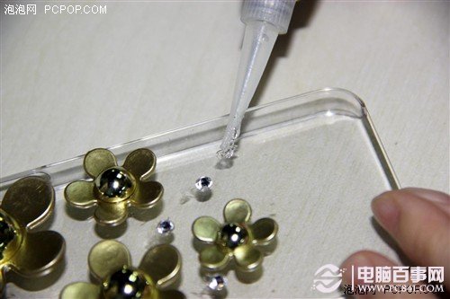 给iPhone做件衣裳 diy水钻手机壳教程 