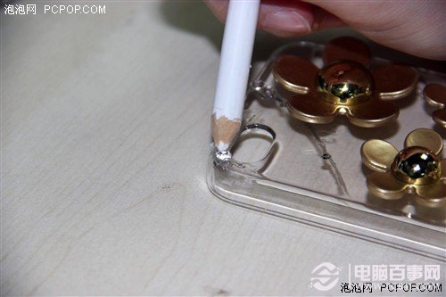 给iPhone做件衣裳 diy水钻手机壳教程 