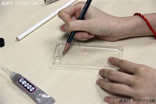 给iPhone做件衣裳 diy水钻手机壳教程 