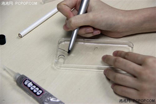 给iPhone做件衣裳 diy水钻手机壳教程 