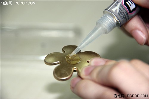 给iPhone做件衣裳 diy水钻手机壳教程 