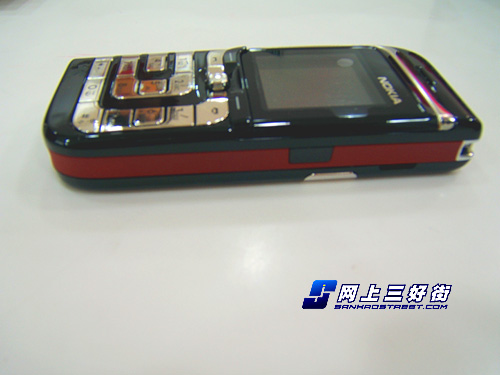 再次演绎倾城之恋 诺基亚7620行货仅售898元