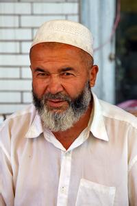 新疆反恐：留大胡须禁乘公交 克拉玛依非正常“五种”形式禁乘公交