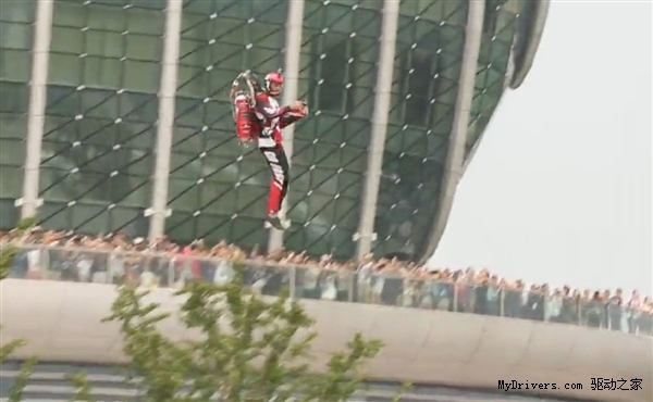 揭秘飞行背包 真不是一般人玩的