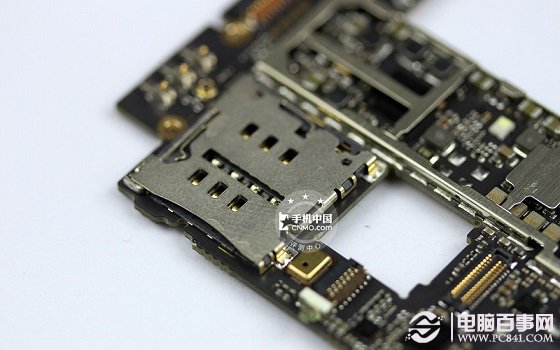 主板背面mirco SIM卡槽特写