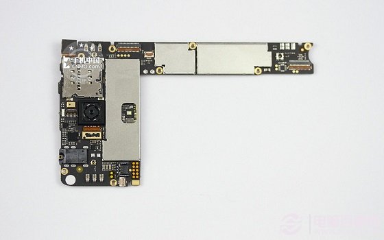 努比亚Z5S内部L型主板特写