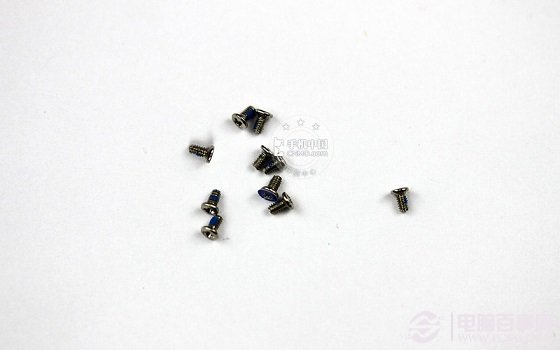 努比亚Z5S拆机拆解下拉的所有螺丝特写