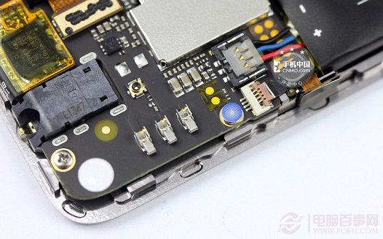 nubia Z5S螺丝上的保修贴纸