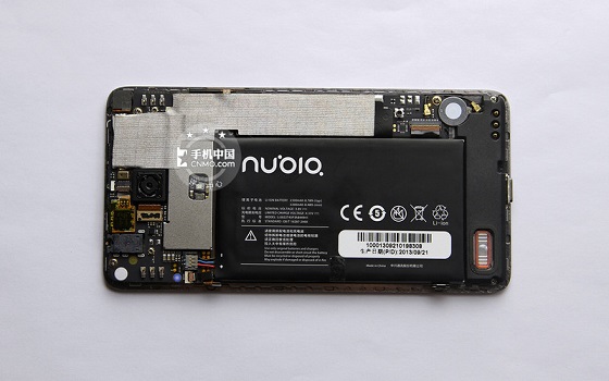 拆解努比亚Z5s后盖后的内部外观