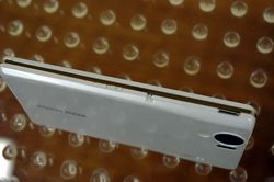 4.5寸液晶1210万 AQUOS PHONE SH-01D真机赏析