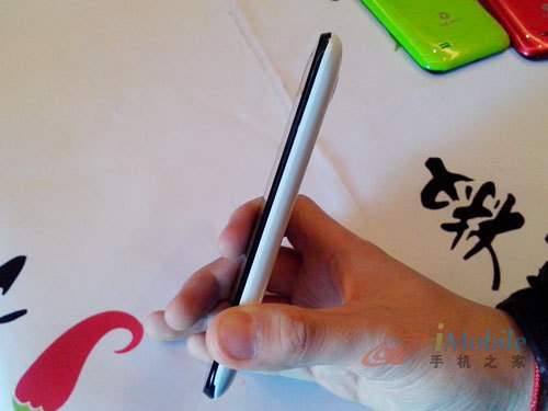 小辣椒四核M1机身右侧细节