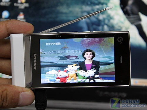 TD-SCDMA+翻盖旋屏 珍珠白联想TD60t评测 