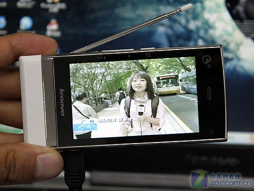 TD-SCDMA+翻盖旋屏 珍珠白联想TD60t评测 