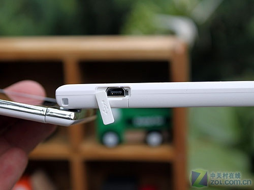 TD-SCDMA+翻盖旋屏 珍珠白联想TD60t评测 