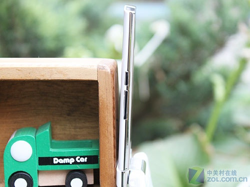 TD-SCDMA+翻盖旋屏 珍珠白联想TD60t评测 