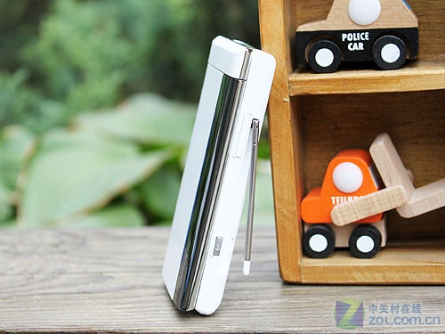 TD-SCDMA+翻盖旋屏 珍珠白联想TD60t评测 