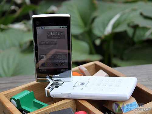 TD-SCDMA+翻盖旋屏 珍珠白联想TD60t评测 