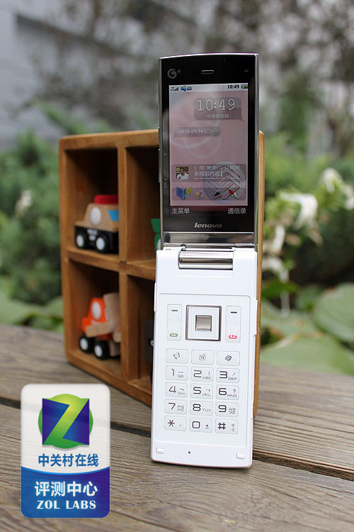 TD-SCDMA+翻盖旋屏 珍珠白联想TD60t评测 