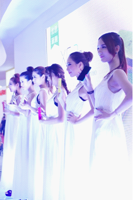 四核1080P旗舰手机 优思小C2惊艳亮相