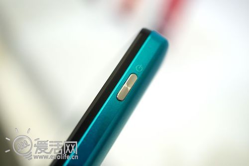 302sh_绝对没边框!夏普怪异手机AQUOS PHONE Xx SH302图赏