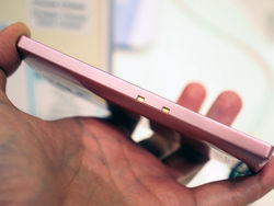 302sh_绝对没边框!夏普怪异手机AQUOS PHONE Xx SH302图赏