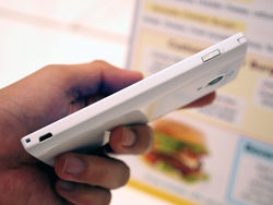 302sh_绝对没边框!夏普怪异手机AQUOS PHONE Xx SH302图赏