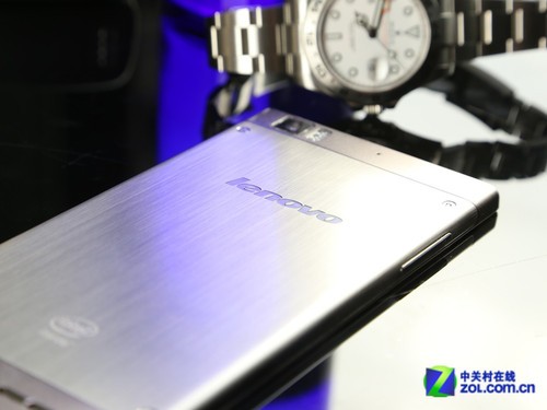 首款Intel双核挑衅四核 联想K900评测 