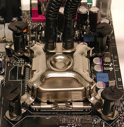 真的假的！Intel标配的液冷散热器？？？ 