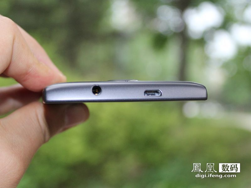 移动自主4G手机M811图赏：5吋720P屏售999元