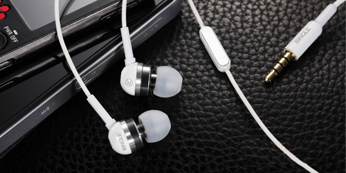 iPhone4S时尚伴侣 宾果i805耳塞评测