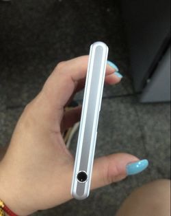 索尼honami xperia i1配置曝光 真机谍照比iPhone5大不少5