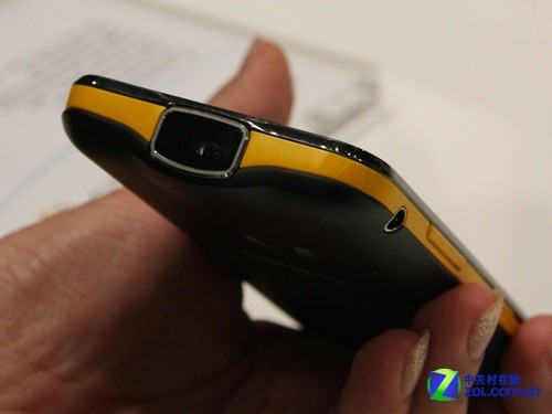 工作娱乐贴身行 三星Galaxy Beam i8530投影忙 