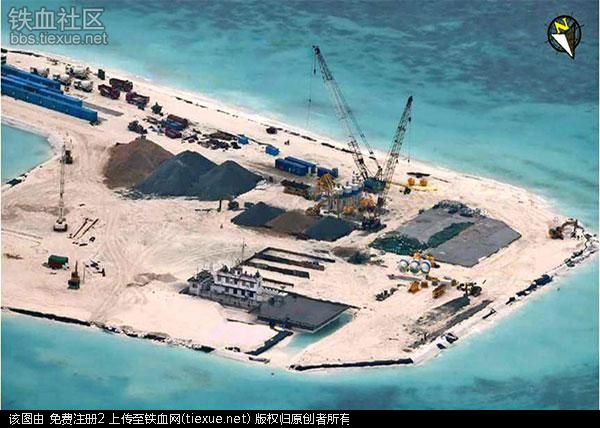 菲军公布中国扩建赤瓜礁最新照：重型机械云集