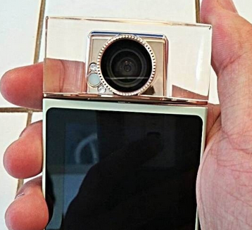 索尼香水瓶造型自拍手机曝光 可旋转