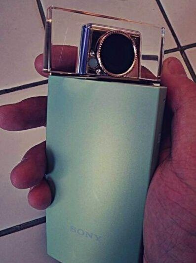 索尼香水瓶造型自拍手机曝光 可旋转