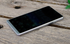 四核5.0英寸HD屏幕 酷派8720Q详细评测 