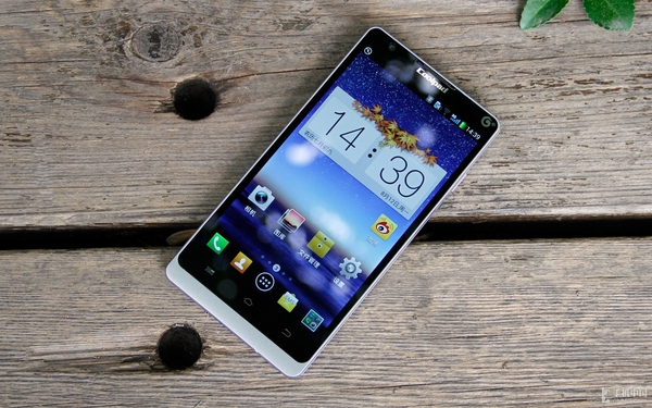 四核5.0英寸HD屏幕 酷派8720Q详细评测 