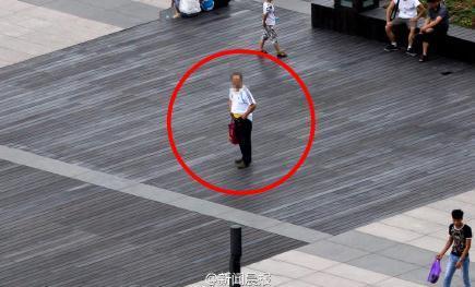 249亿像素照片：上海外滩照惊现酒店裸男露下体节操碎一地