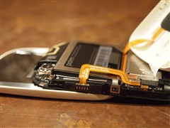 hp veer_惠普Veer 4G拆机图 手机内部做工精细