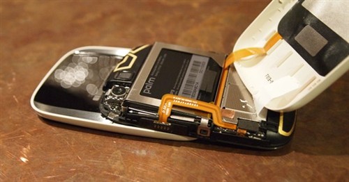 hp veer_惠普Veer 4G拆机图 手机内部做工精细